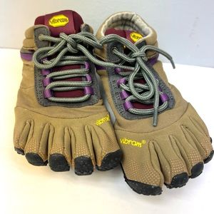 Vibram- Fivefinger shoes- Youth Size: 37, Tan, Soft style w/laces - Pre-Owned
